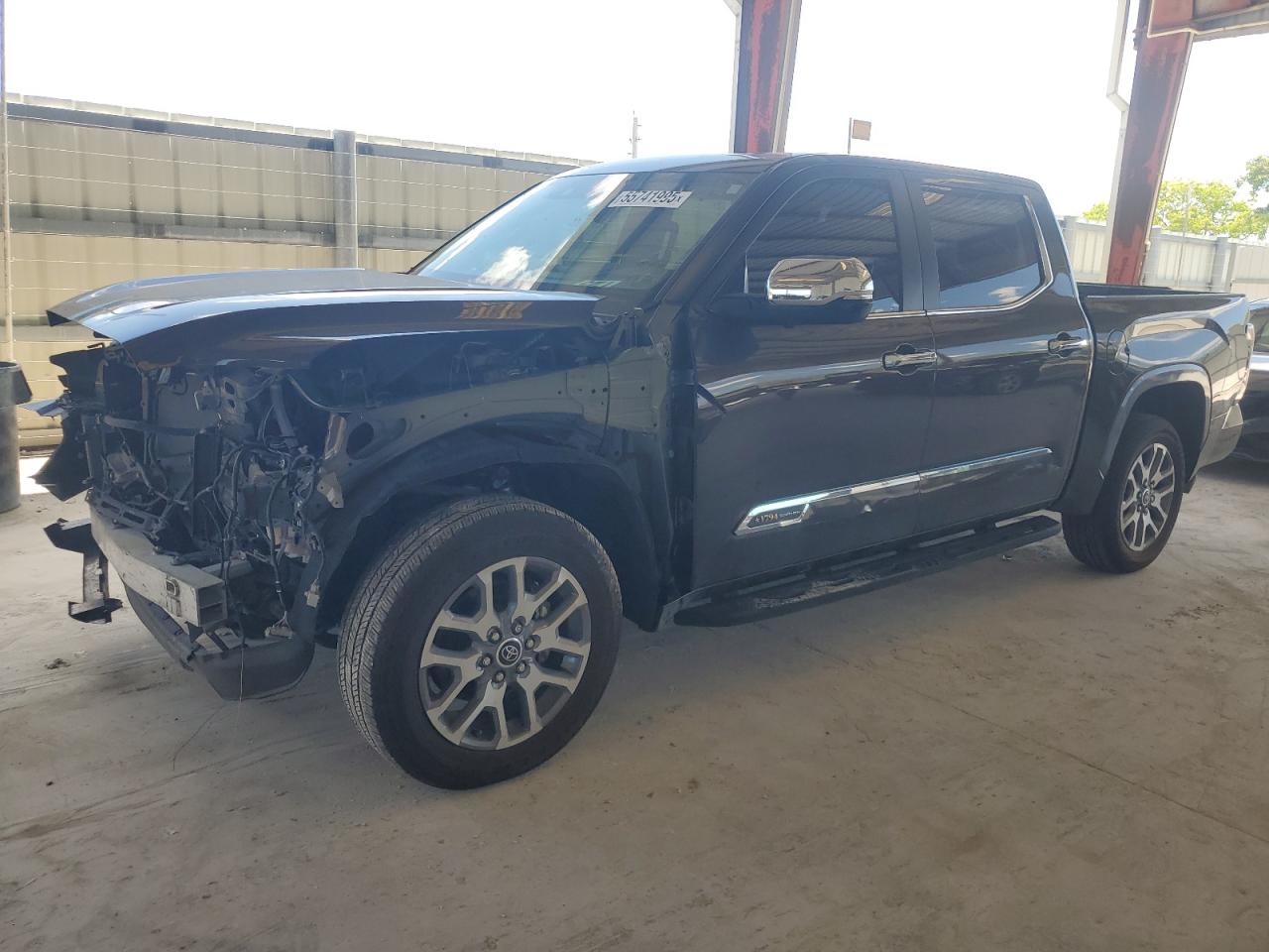 TOYOTA TUNDRA CREWMAX PLATINUM