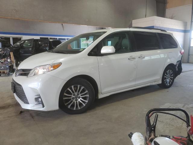 TOYOTA SIENNA XLE