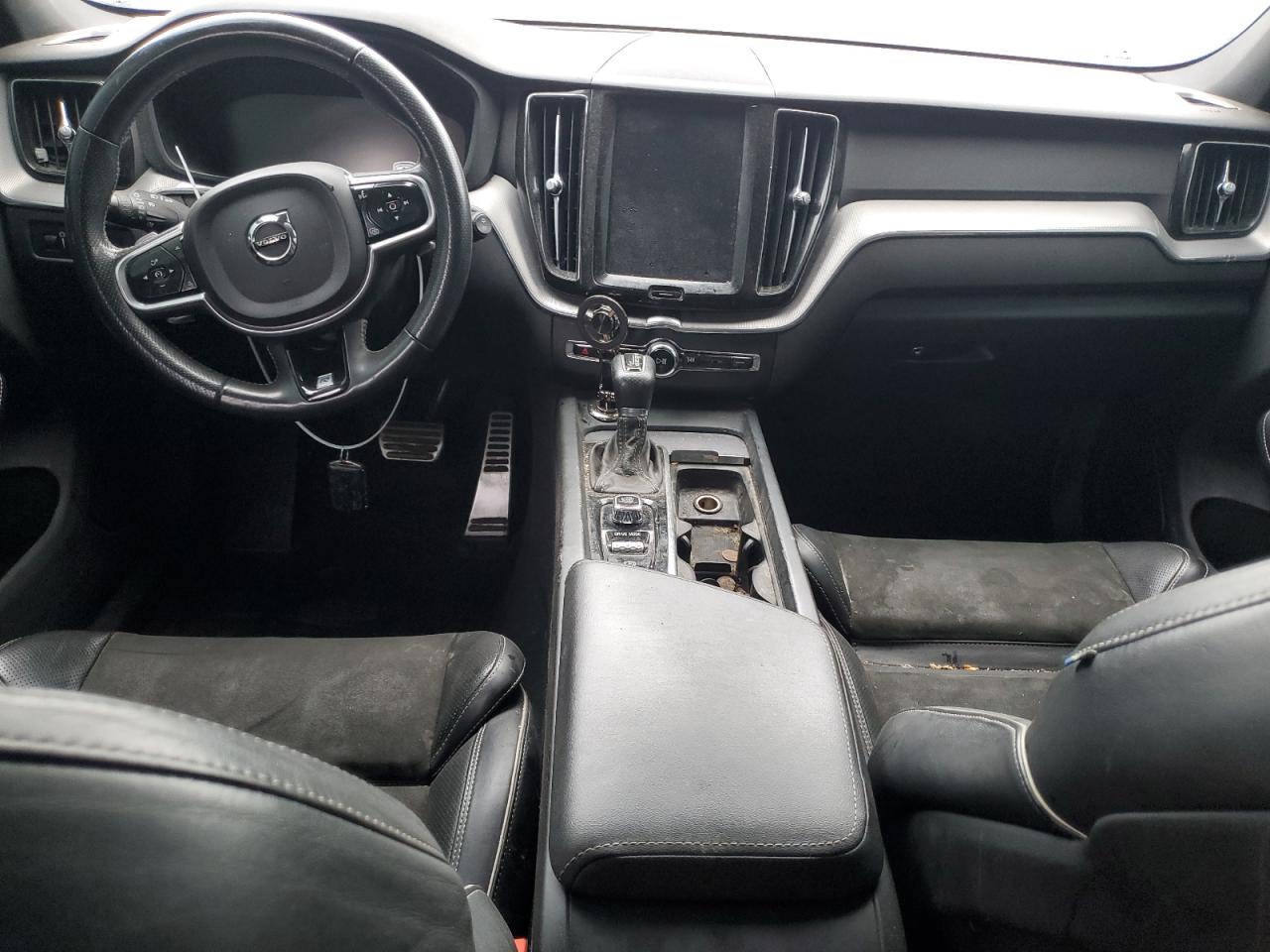 VOLVO XC60 T6 R-DESIGN