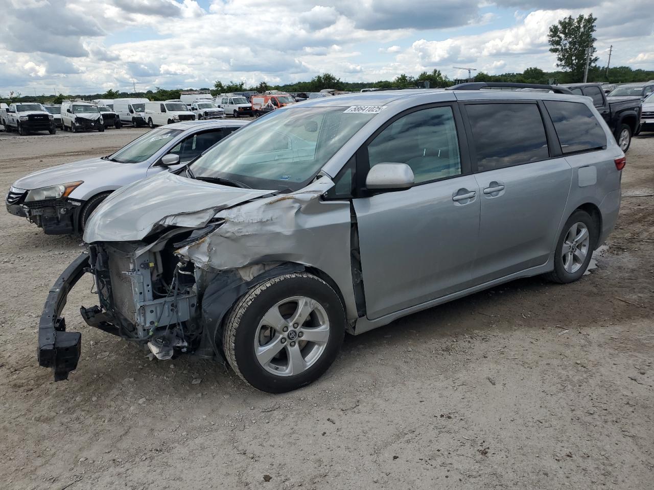 Lot #3294712145 2019 TOYOTA SIENNA LE