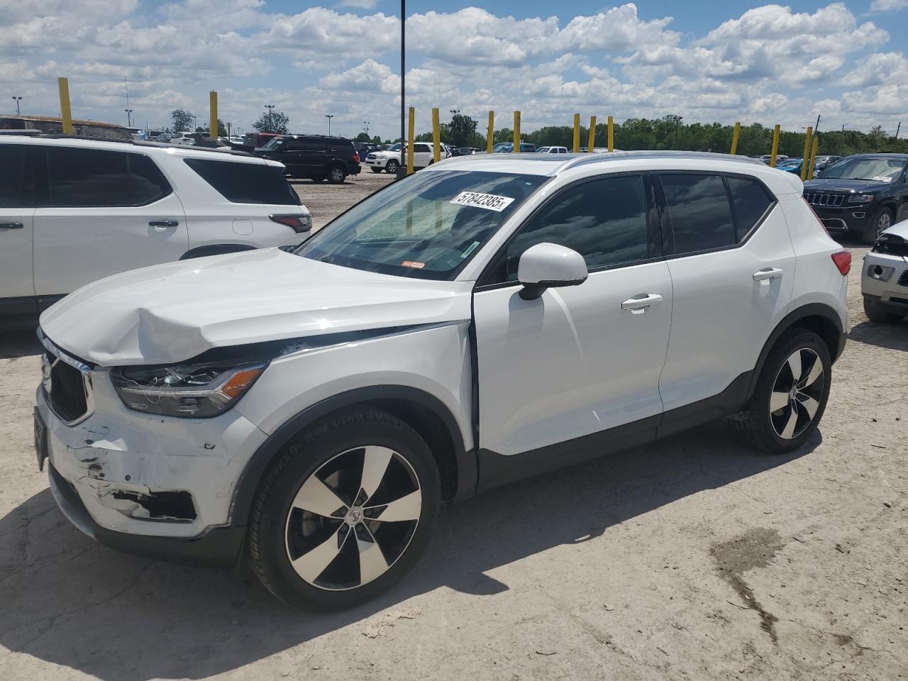VOLVO XC40 T5 MOMENTUM