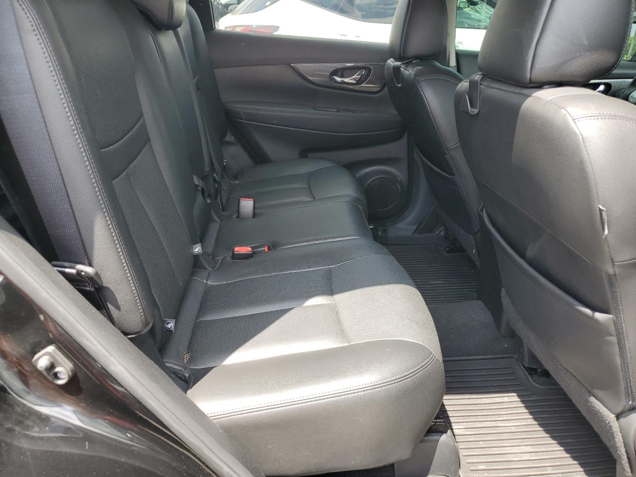 Nissan Rogue s 2016