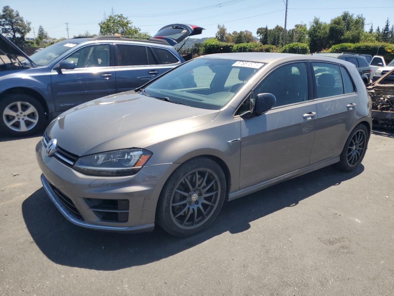 VOLKSWAGEN GOLF R