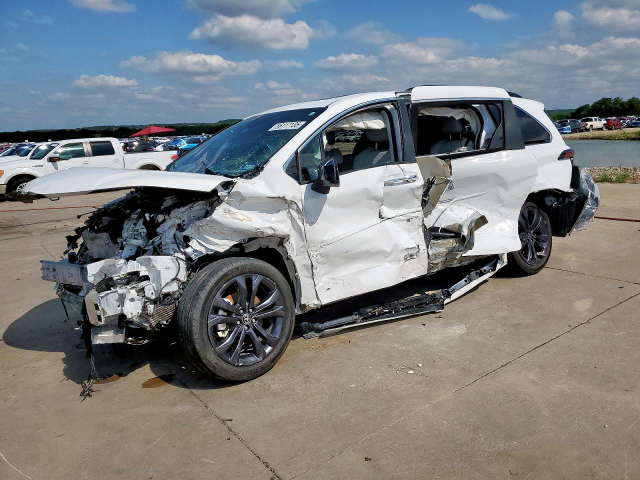 TOYOTA SIENNA XSE