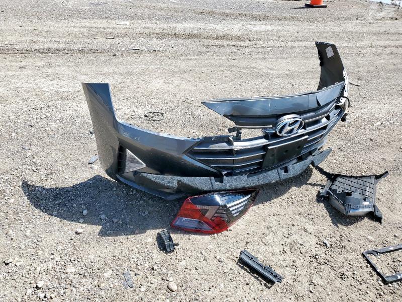 2019 HYUNDAI ELANTRA SE 5NPD84LF4KH408119