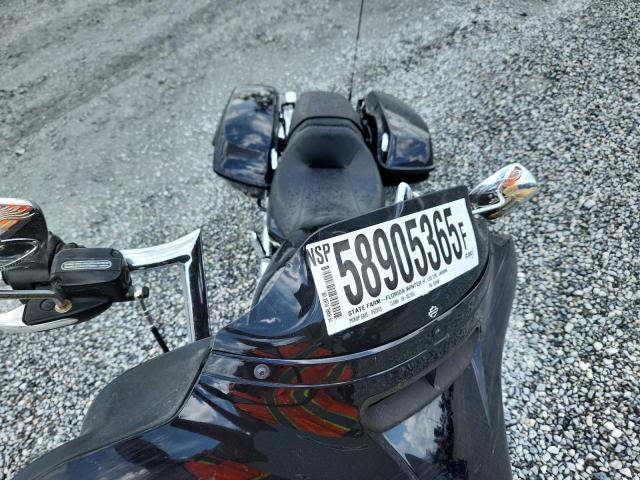 2019 HARLEY-DAVIDSON FLHX 1HD1KBC12KB625956