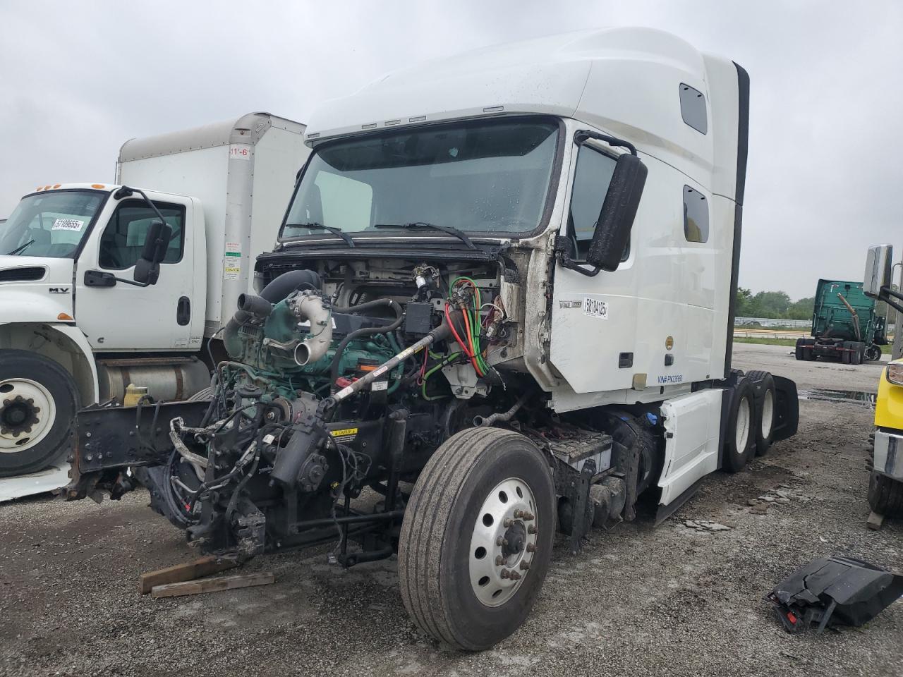Lot #3222030174 2023 VOLVO VN VNL