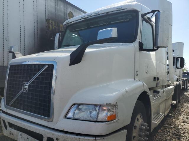 VOLVO VNM 2016 white  diesel 4V4MC9EH8GN952225 photo #3