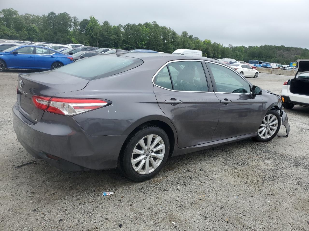 Toyota Camry le 2020