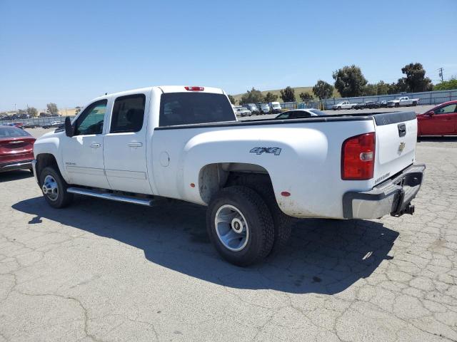 CHEVROLET SILVERADO 2011 white crew pic diesel 1GC4K1C82BF179659 photo #3