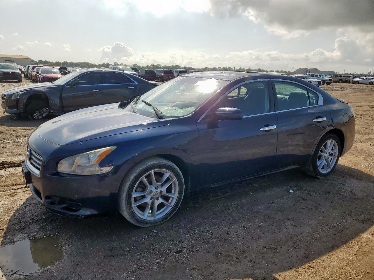 NISSAN MAXIMA S