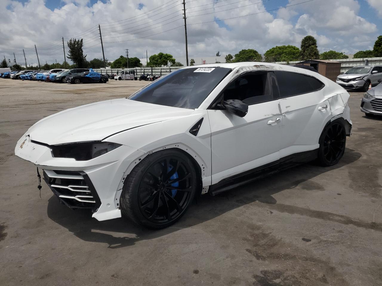 LAMBORGHINI URUS