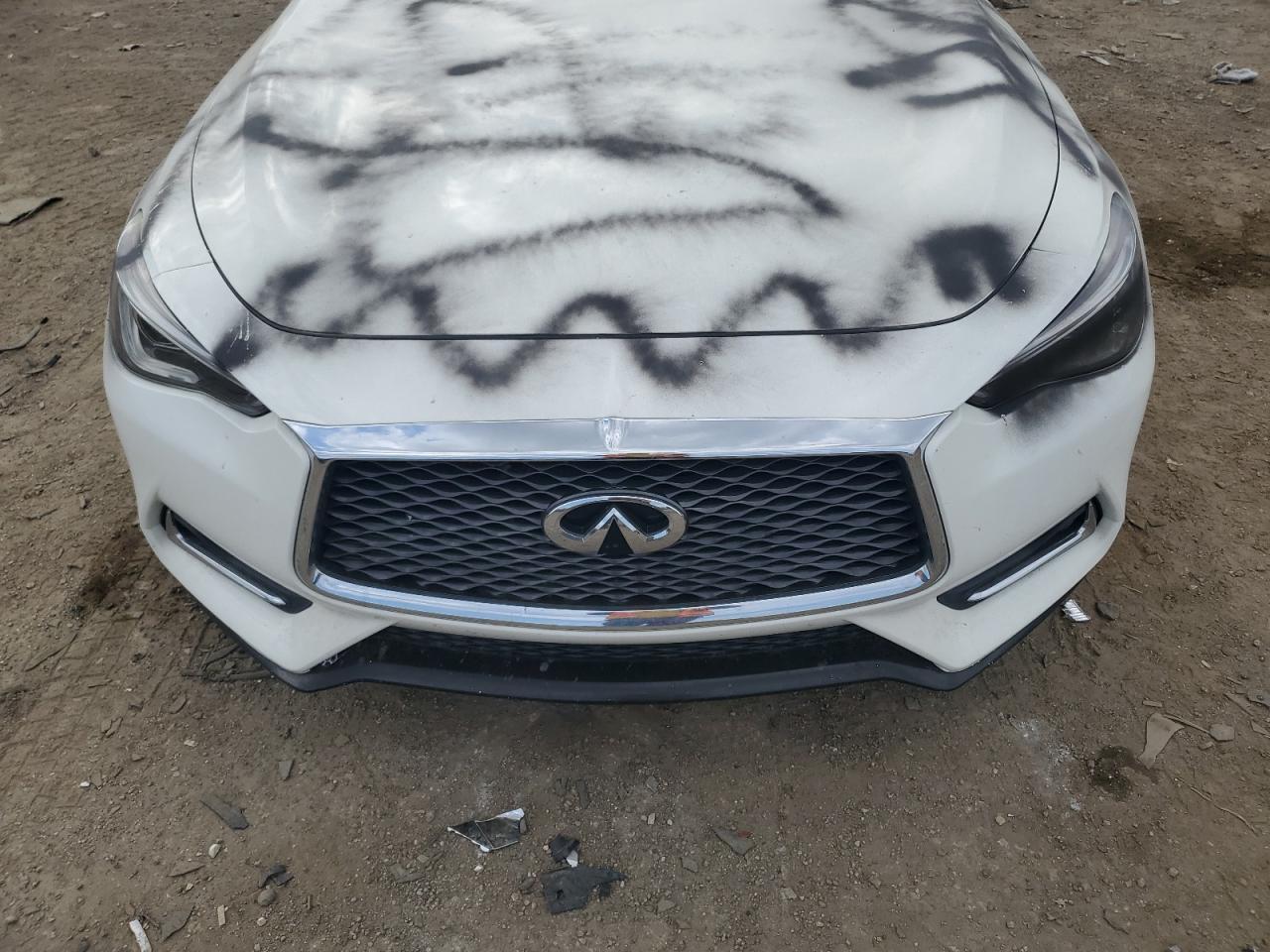 INFINITI Q60 LUXE 300