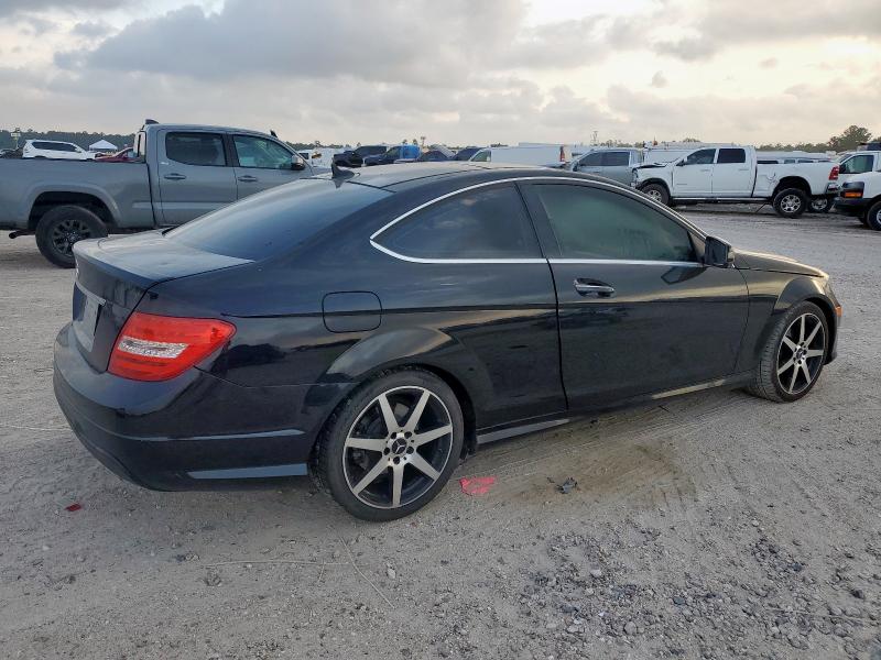 Vin: wddgj4hb3fg391210, lot: 53366605, mercedes-benz c-class 250 20153