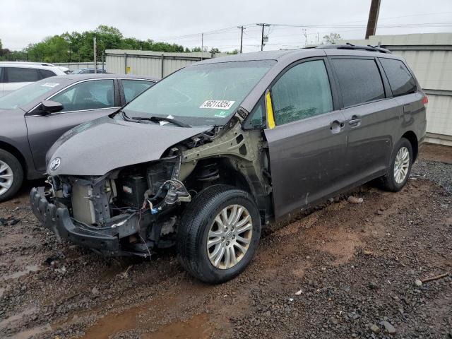 TOYOTA SIENNA XLE