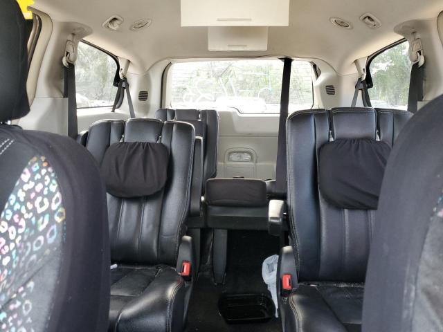 2016 CHRYSLER TOWN & COU - 2C4RC1BGXGR260288