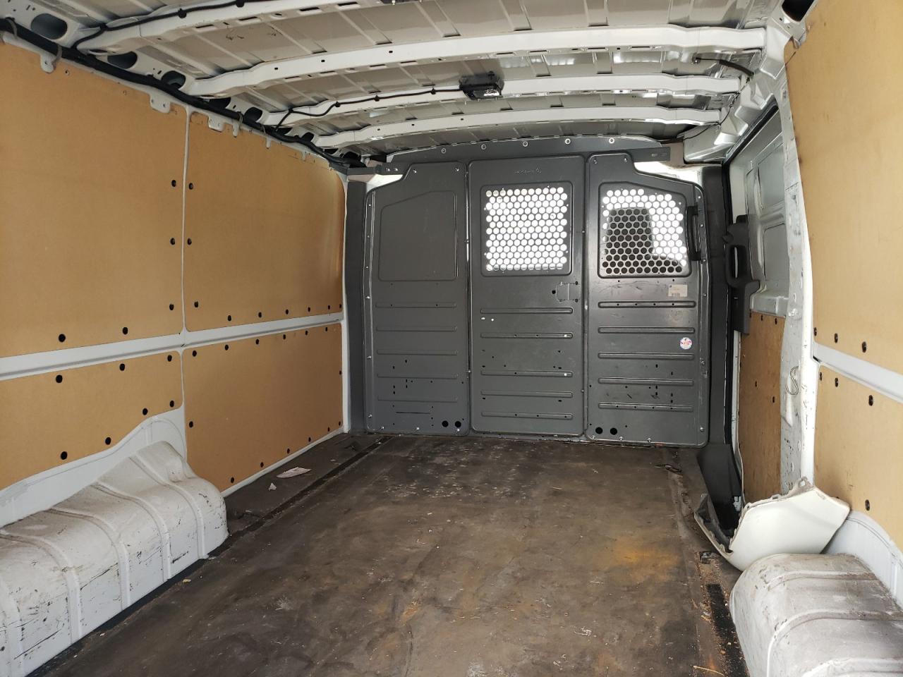 NISSAN NV2500 2500 S