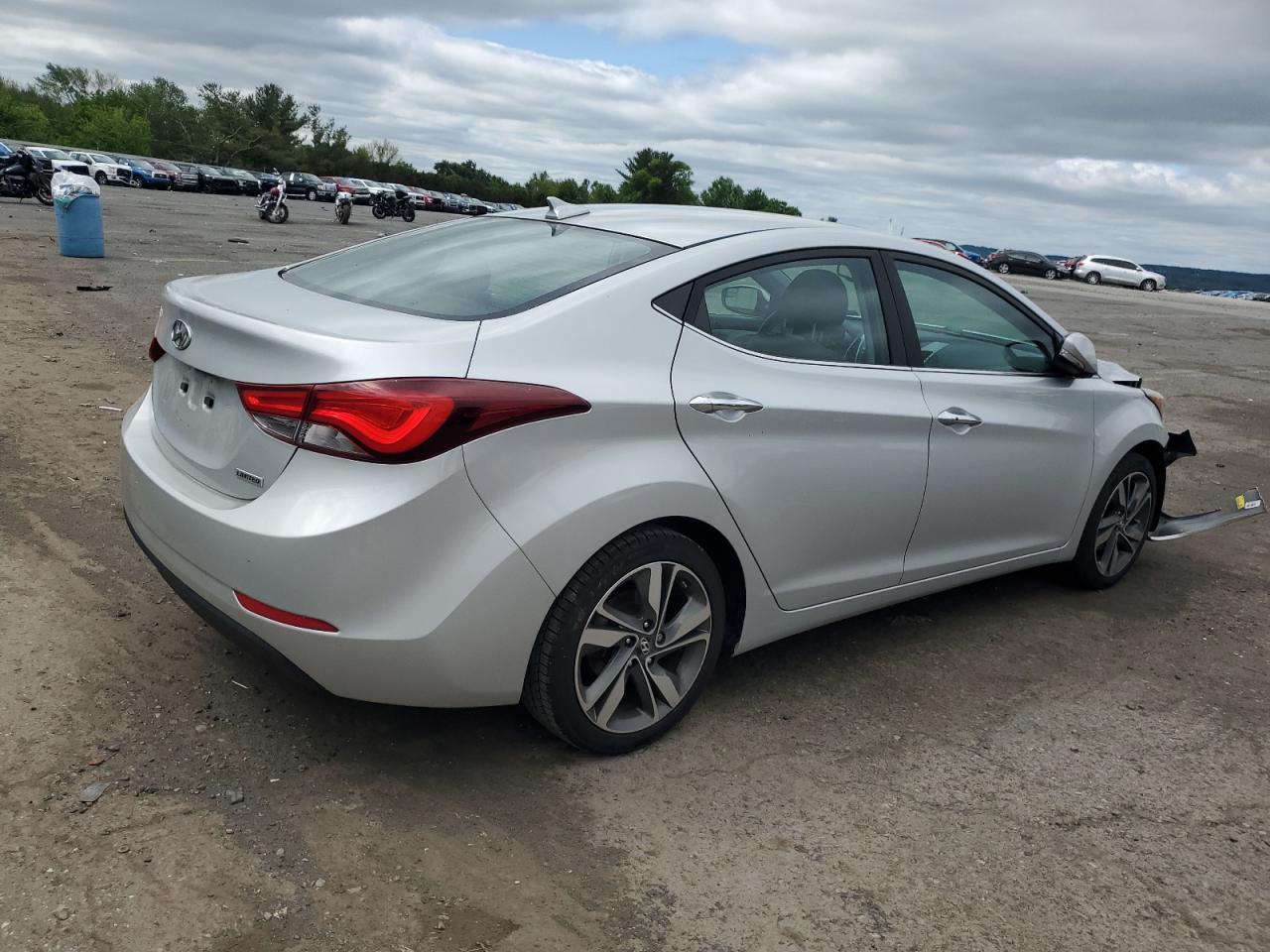 HYUNDAI ELANTRA SE