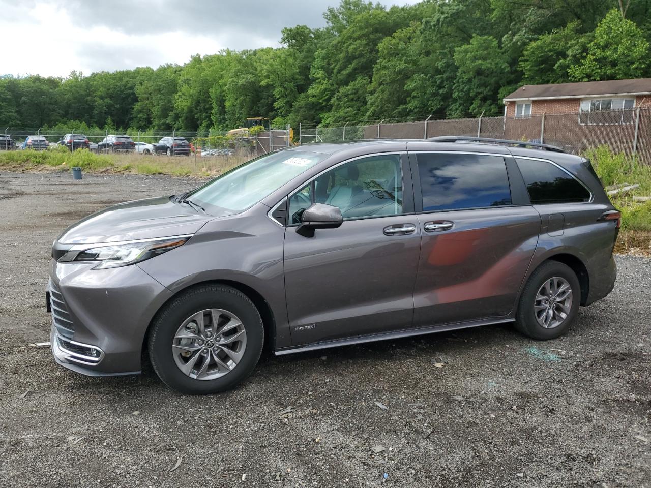 TOYOTA SIENNA XLE