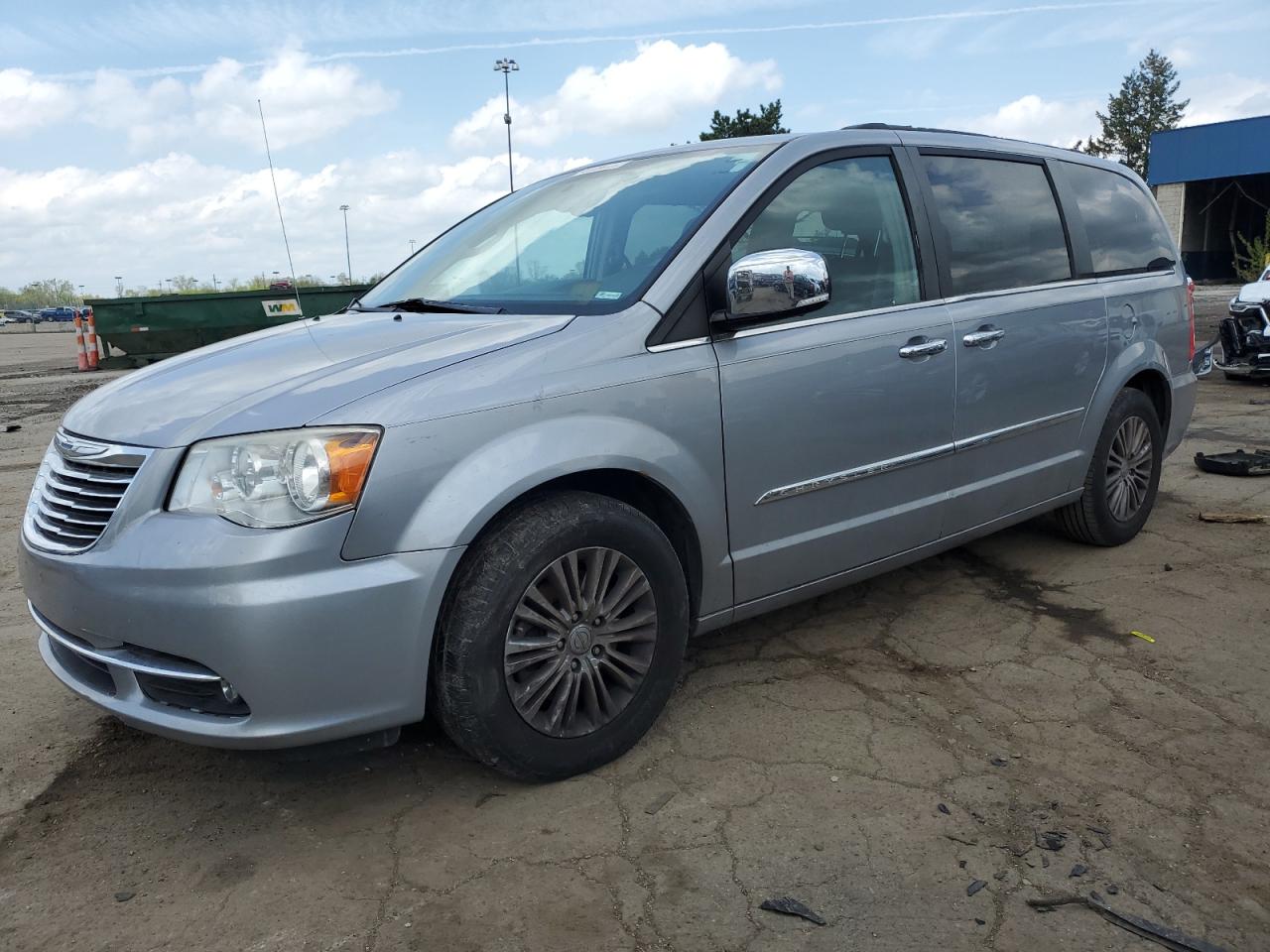 CHRYSLER TOWN & COUNTRY TOURING L