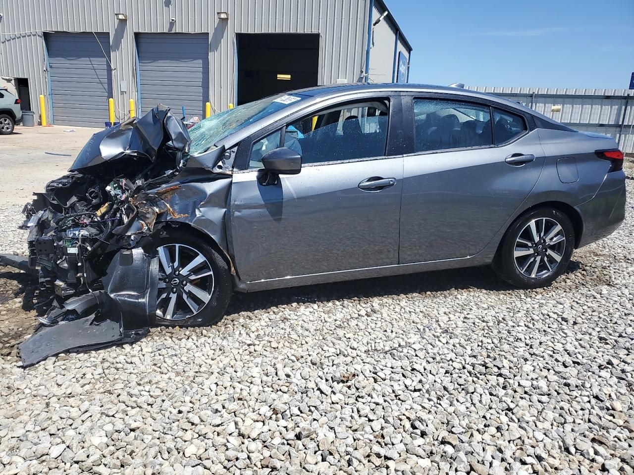 NISSAN VERSA SV