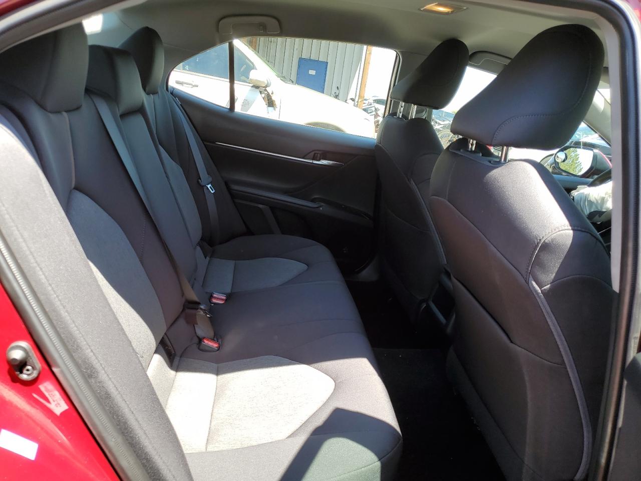 Toyota Camry le 2020