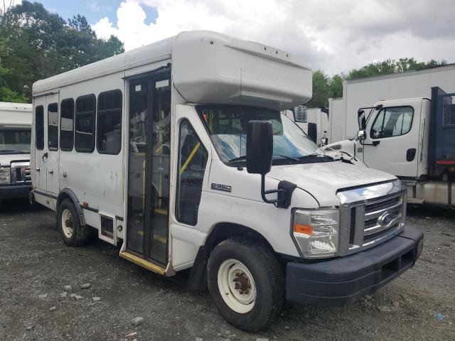 FORD ECONOLINE 2017 white cutaway gas 1FDEE3FSXHDC61783 photo #1