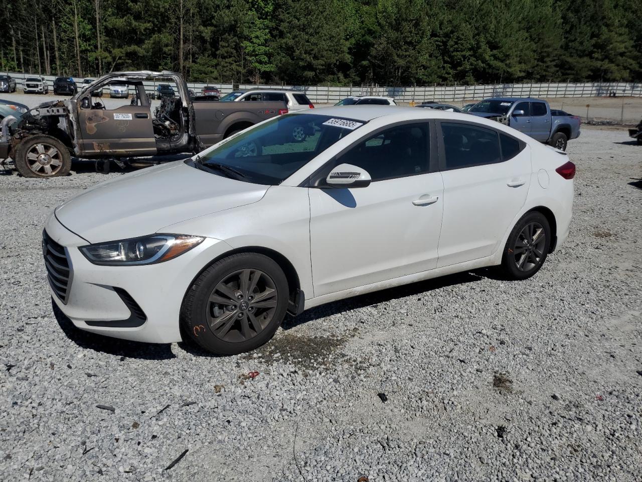 HYUNDAI ELANTRA SE