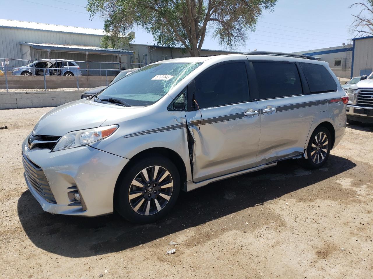  Salvage Toyota Sienna