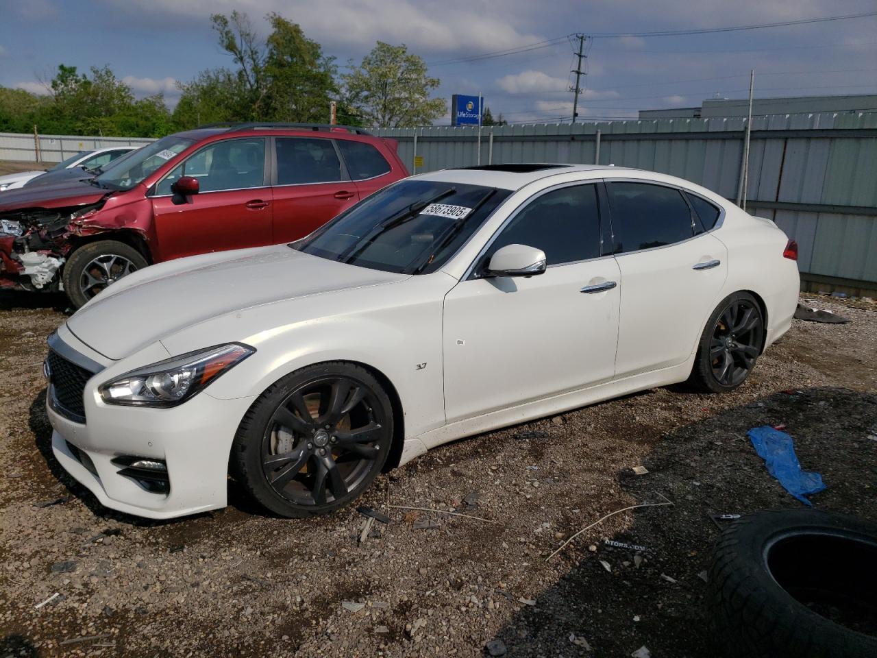 INFINITI Q70 3.7