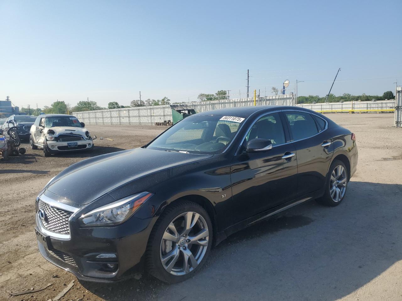 INFINITI Q70 3.7