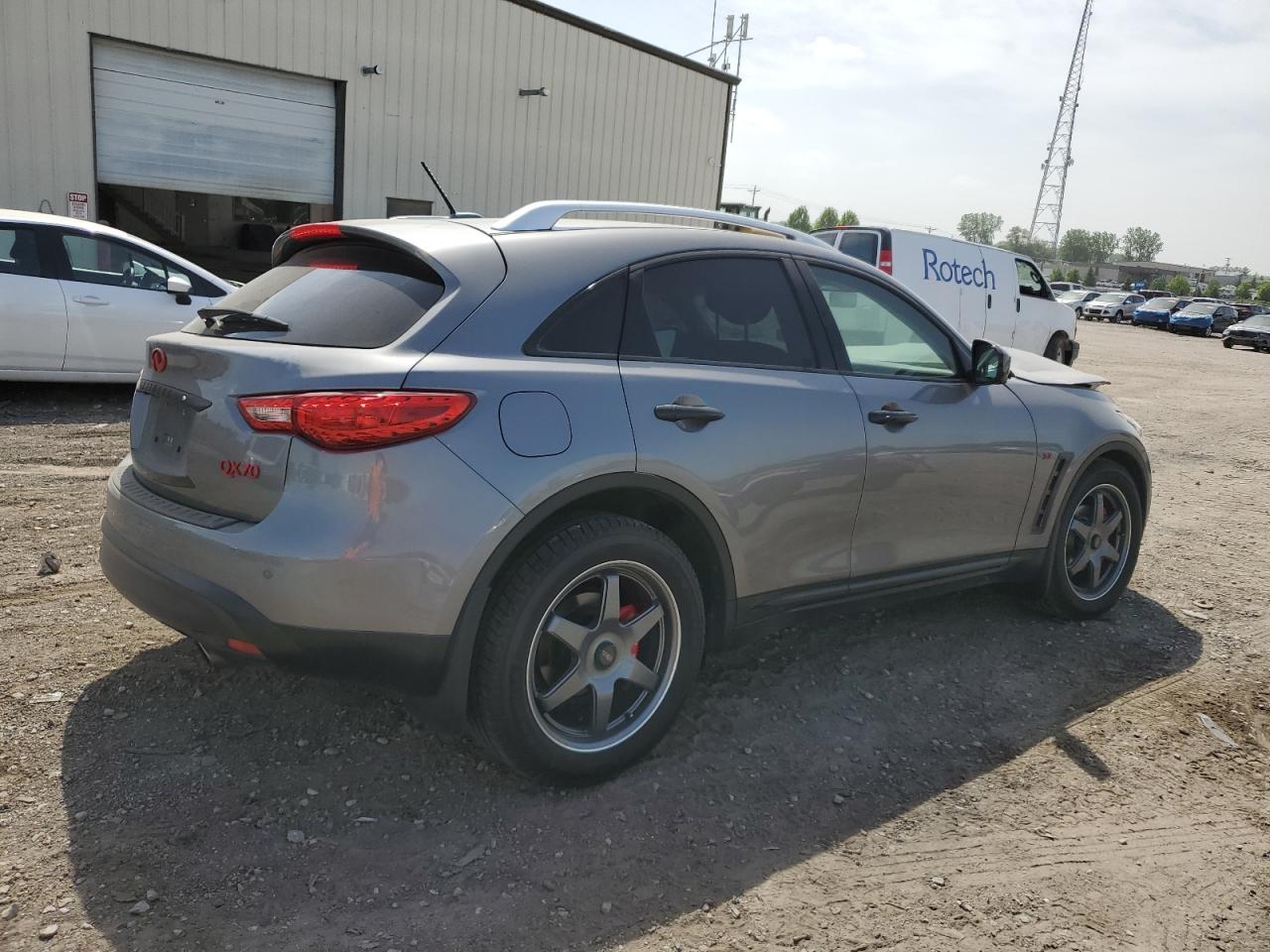 INFINITI QX70