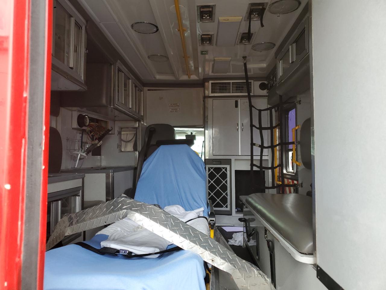 FORD ECONOLINE E450 SUPER DUTY CUTAWAY VAN