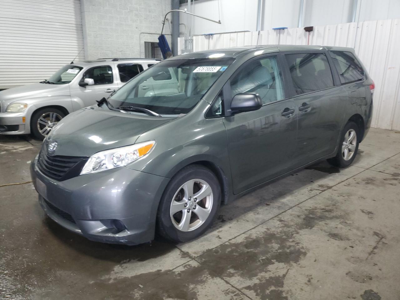 TOYOTA SIENNA