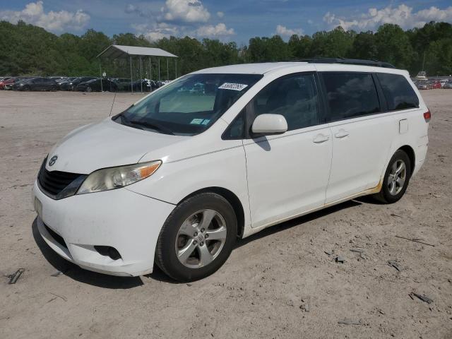 TOYOTA SIENNA LE