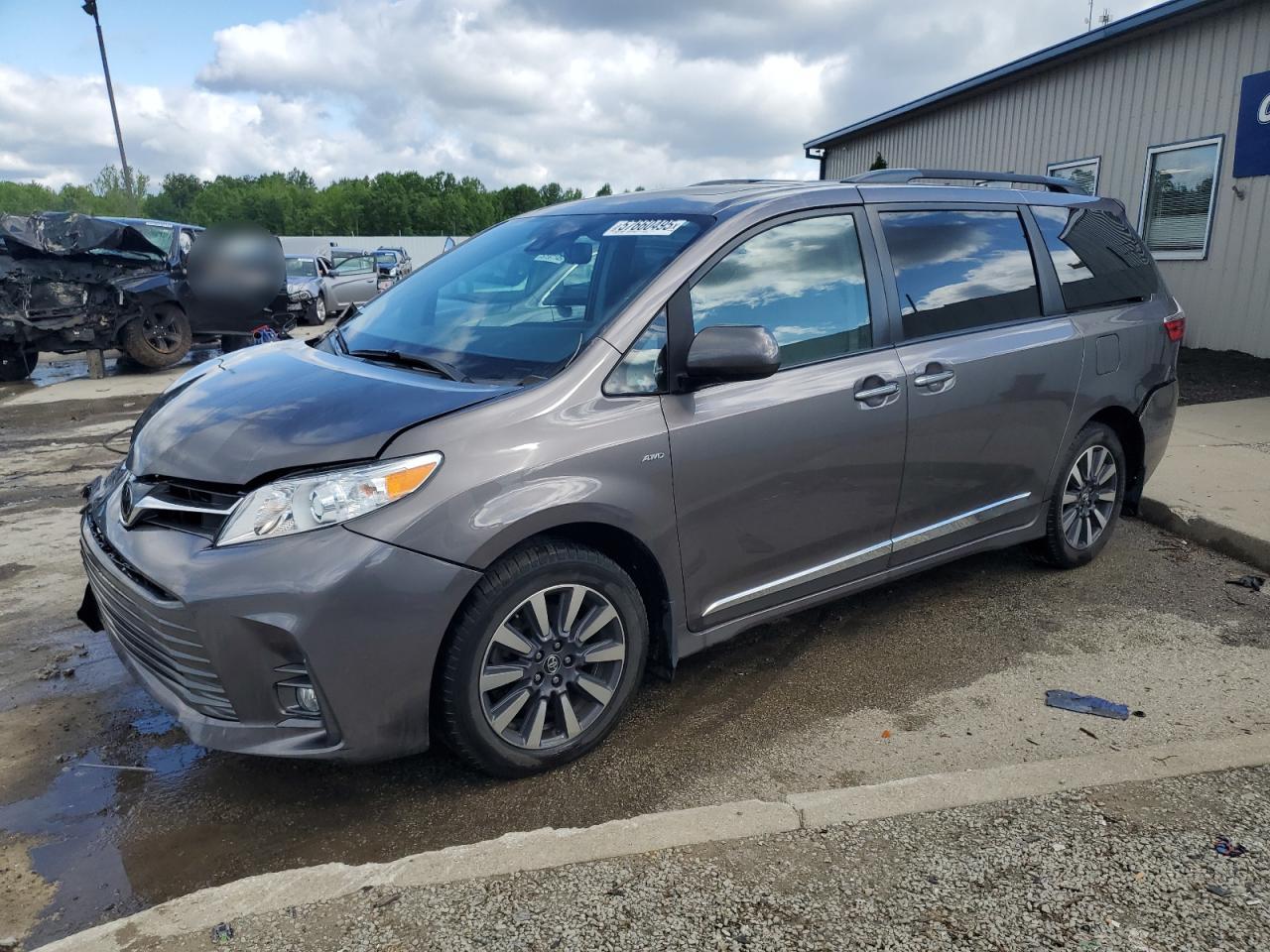 TOYOTA SIENNA XLE