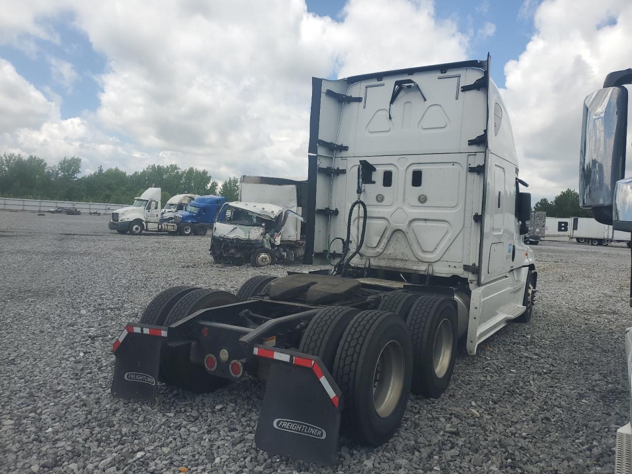 Lot #3216829264 2016 FREIGHTLINER CASCADIA 1