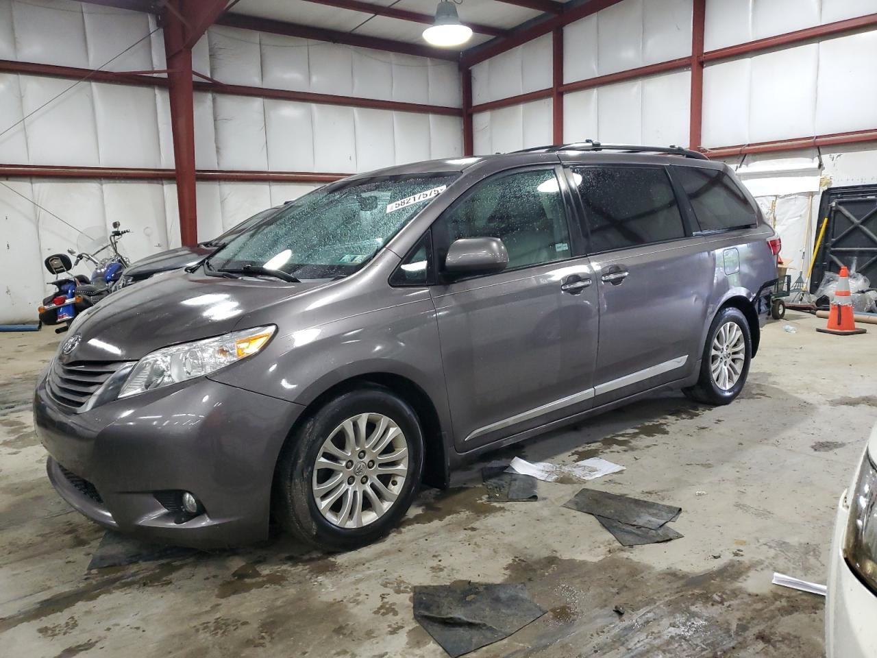 TOYOTA SIENNA XLE