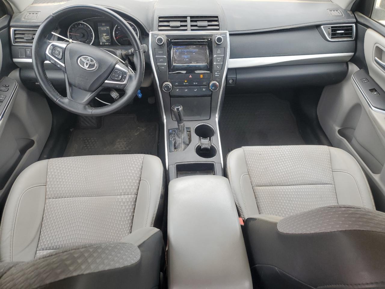Toyota Camry le 2015