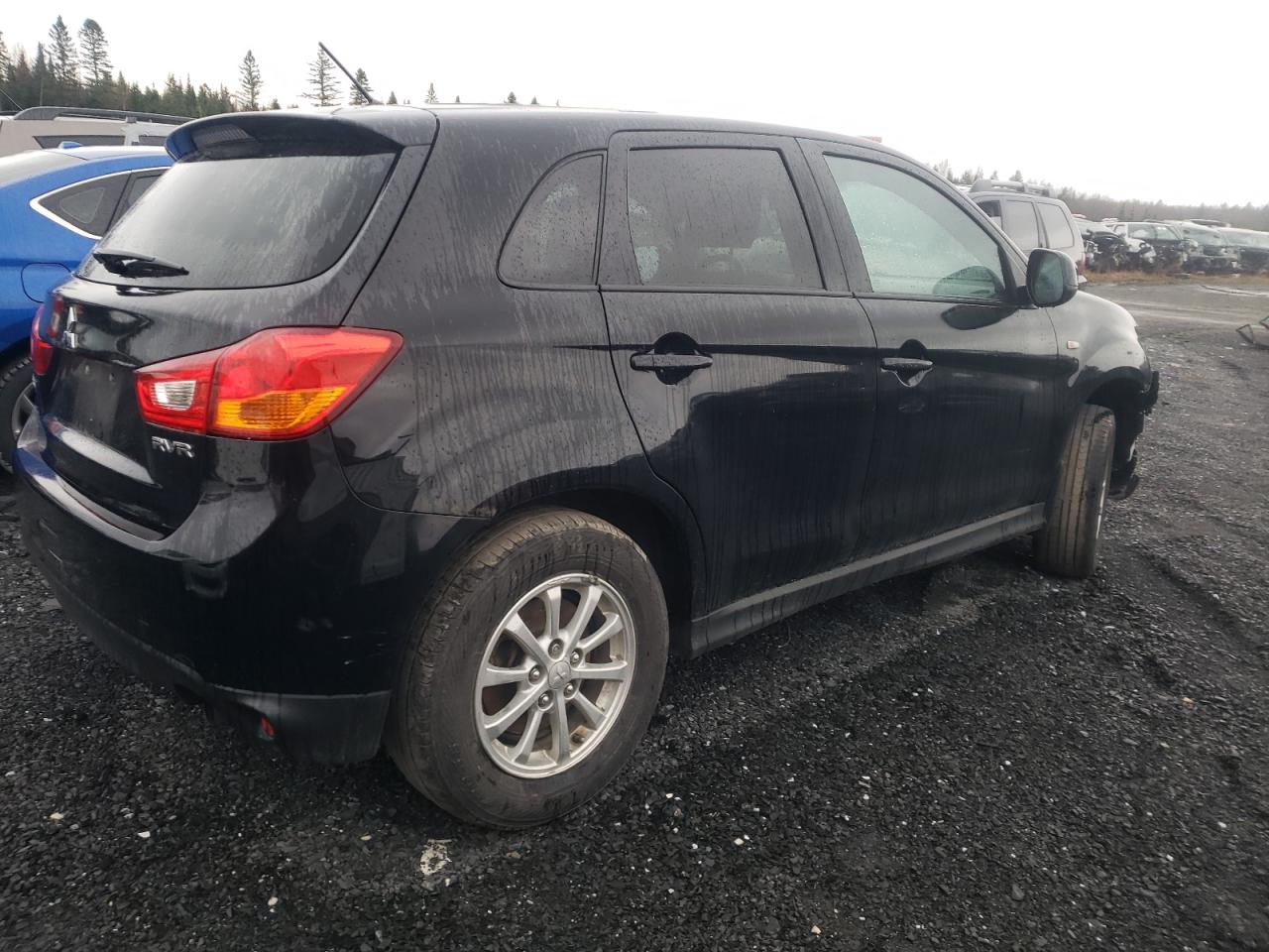 MITSUBISHI OUTLANDER SE