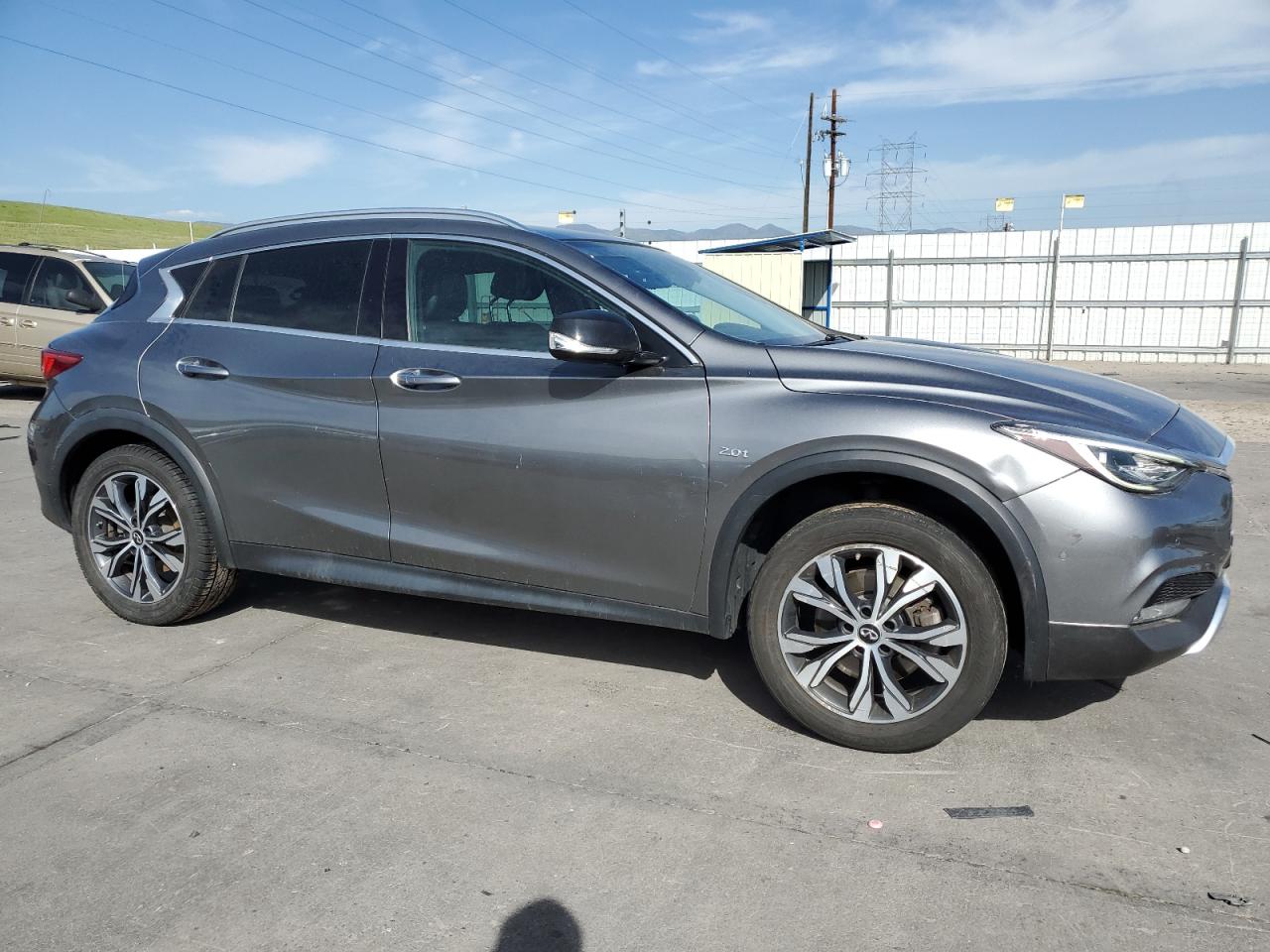 INFINITI QX30 BASE