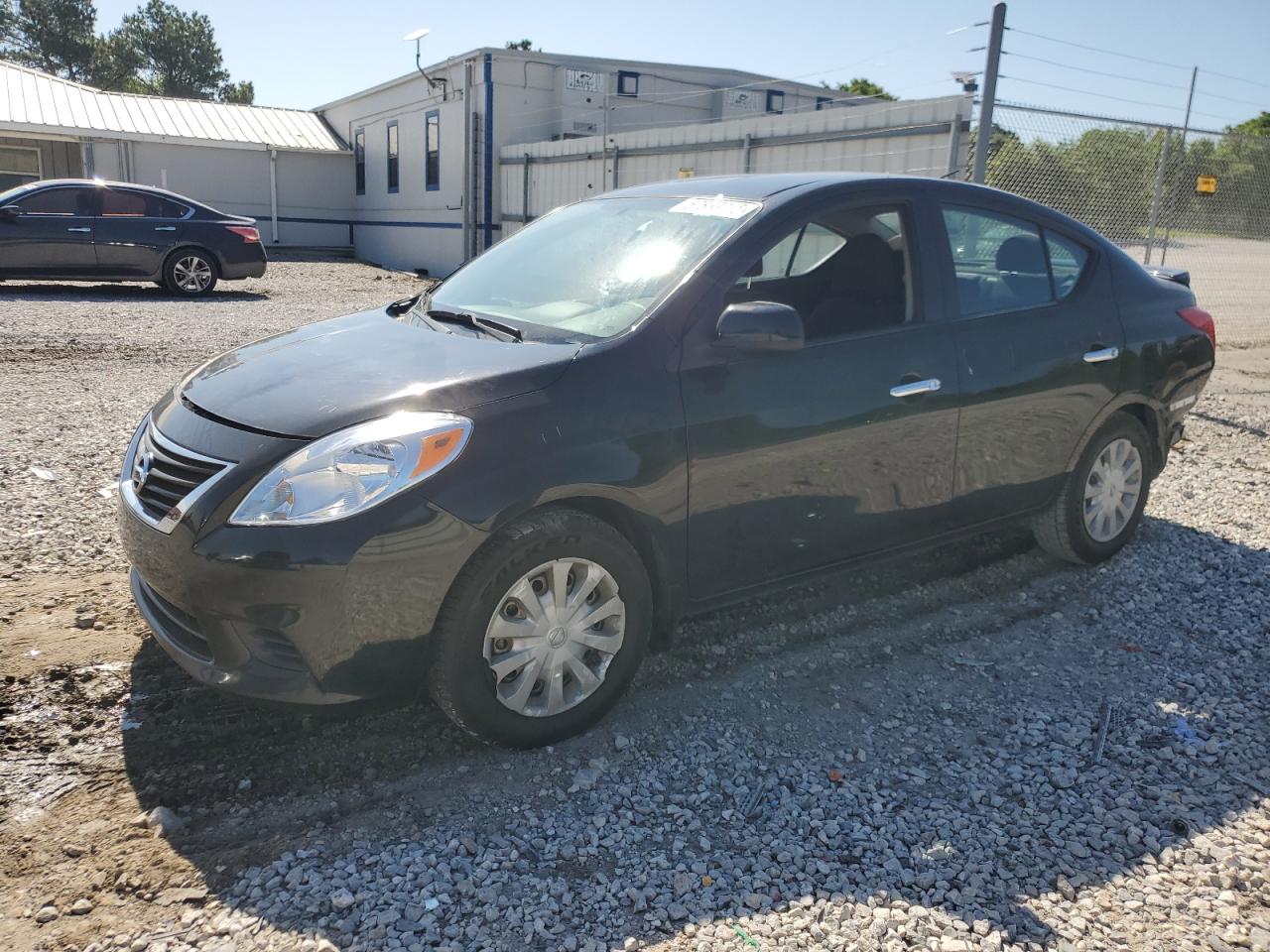 NISSAN VERSA S