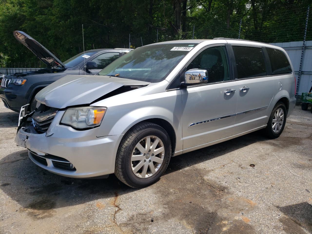 CHRYSLER TOWN & COUNTRY TOURING L