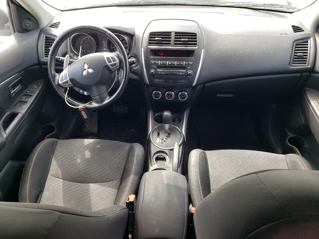 MITSUBISHI OUTLANDER SE