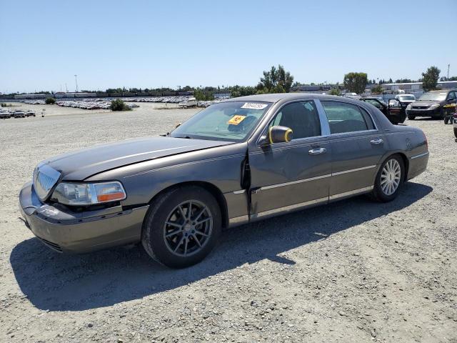 LINCOLN TOWN CAR 2004 gray  gas 1LNHM81W24Y657135 photo #1