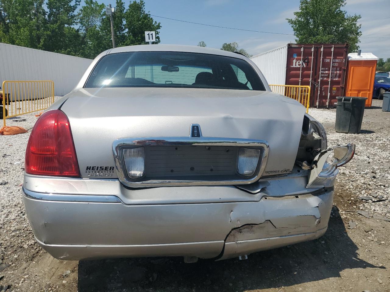 LINCOLN TOWN CAR SIGNATURE LIMITED