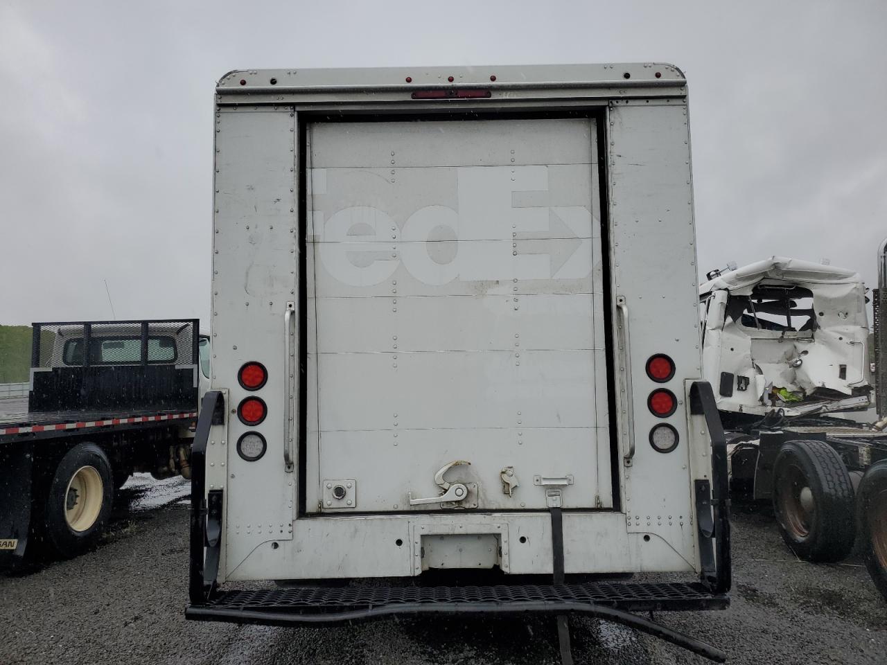 FORD ECONOLINE E450 SUPER DUTY COMMERCIAL STRIPPED CHASSIS