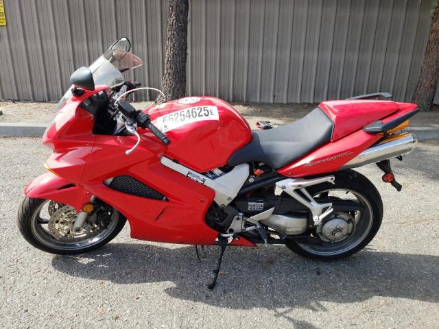 HONDA VFR 800 2004 red  gas JH2RC46144M601164 photo #4