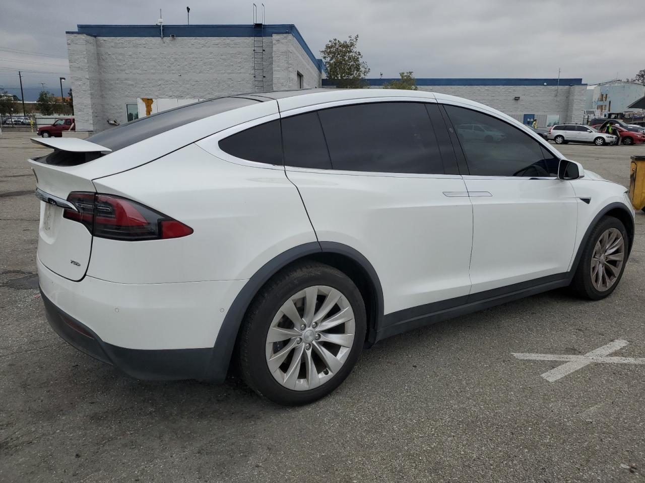 TESLA MODEL X
