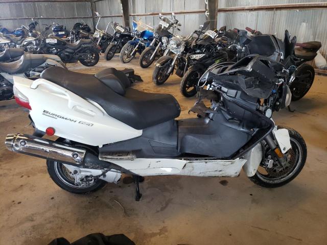 SUZUKI AN650 A 2011 white  gas JS1CP51B8B2101102 photo #1